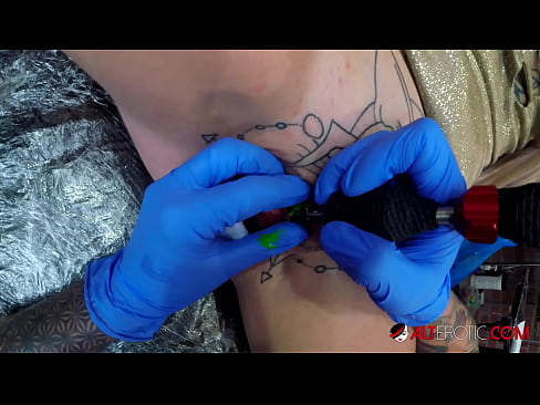 ❤️ Extrem tattooed Hottie Sully Savage krut en Tattoo op hirem Klitoris Porno vk op lb.purchasexz.top ❌❤